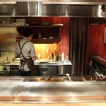 鉄板バンビーナbyうしごろ - Live感のあるカウンター席がオススメ