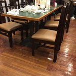 横浜大飯店 - 地下1階の店内