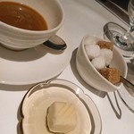 ベッラ・ヴィスタ - コーヒーと一口菓子(チョコ)