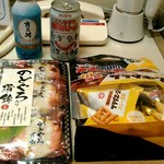 Niigata Furusato Mura - ノドグロの蒲鉾、柿の種、サラダホープ（カレー味）、日本酒のスパークリング（吉乃川）酒蔵の淡雪、エチゴビール、こしひかり　越後ビール　新潟キャラクター