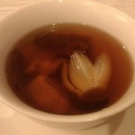 香桃 - 松茸 鶏肉 棗入り蒸しスープ