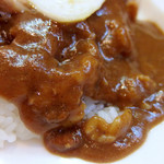 スタミナカレーの店バーグ - スタミナカレー・焼き（770円）＋中盛（160円）
      
