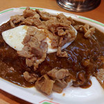 スタミナカレーの店バーグ - スタミナカレー・焼き（770円）＋中盛（160円）
      