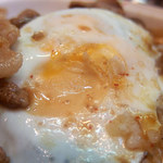 スタミナカレーの店バーグ - スタミナカレー・焼き（770円）＋中盛（160円）
      