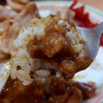 スタミナカレーの店バーグ - スタミナカレー・焼き（770円）＋中盛（160円）
      