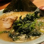 家系らーめん澤井 - ラーメン ホウレン草トッピング♪