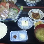 魚笑 - 刺身定食の上