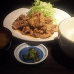 小料理 錦彩 - 生姜焼き定食　800円　ご飯お代わり無料