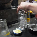 庚申酒場 - 焼酎こぼさず入ってんのかね