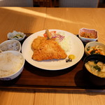 大かまど飯 寅福 - メンチカツとアジフライ定食（１１８０円）