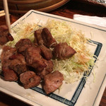 炉ばた　万年青 - 切られてサイコロ状の味付け肉