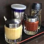 中華そば べんてん - 卓上のいろいろ