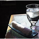 珈琲専門店 煉瓦 - お水とおしぼり。グラスがいいグラスが。