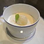 アキヒサ ハンダ - ほうじ茶のブランマンジェ