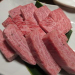 炭火焼肉たけさん亭 - ハネシタ、ロース芯、巻きロースの三種。