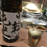 手打ち十割そば 振甫町 縁 - 信楽焼きの片口は、日輪田（宮崎）のぬる燗