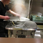 手打ち十割そば 振甫町 縁 - 蕎麦茹で大釜へ投入