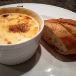 キャトルラパン - 海老感は控えめでミルク感強めでしたね