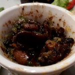 キャトルラパン - 《オードブル中央》バケットを取ると豚粗びきミンチ、キノコ、エスカルゴバターで濃厚な味わい♪(* ´ ▽ ` *)