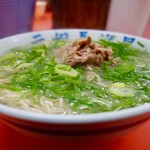 元祖長浜屋 - ［2017/11］ラーメン・カタ・ねぎ多め(500円)