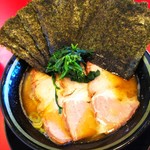 家系ラーメン たつ家 - チャーシューメン海苔増し。￥780＋￥100