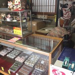 大本製菓舗 - お店の中の様子。