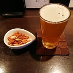 地ビールバー まる麦 - カスケードプレミアムラガー　と　燻製柿ピー