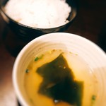 焼肉 団欒 - ライスとワカメスープ