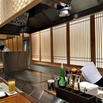 ステーキ花郷 - 『ステーキ花郷 祇園店』のカウンター席の様子～♪(*￣∇￣)ﾉ