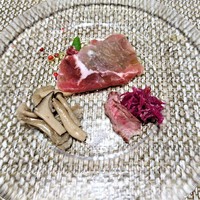 ステーキ花郷 祇園店 - 『前菜』!! 生ハムとキノコのマリネ、牛肉のタタキと紫キャベツのマリネ～♪(*￣∇￣)ﾉ!!　　