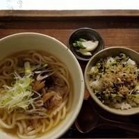 ダイナミックキッチン＆バー 響 カレッタ汐留店  - 牛しぐれうどんと高菜の小丼(1400円）