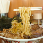 中華そば 吾衛門 - 麺リフトアップ