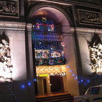 萬み高橋 - 凱旋門ビルもクリスマスモード。