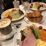 イノダコーヒ 本店 - 修学旅行のような盛り付け。。。