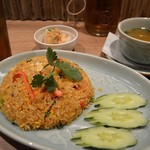 “カオ・パット・トムヤム/トムヤム風味のチャーハン”