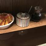 とんかつ 真 - 卓上