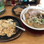 ラーメン横綱 - 鉄板チャーハンと野菜ラーメン