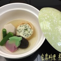 深大寺 水神苑 - お料理は法事のお斎で会席料理だったから、多分法事会席 天平(11品/7,500円)かなぁ☆彡
                  煮物や揚物の天麩羅、茶碗蒸しや酢物もナカナカ♪
                  どのお料理も上品な盛り付けで美味しかった(*^.^*)