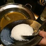 炭火焼鳥あずま - ご飯投入