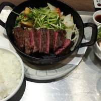 焼肉いのうえ 立川店 - 本日のステーキセット通常1,280円が先着20名様980円 全景
