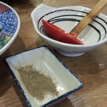 磯丸水産 - 鍋用薬味は胡椒