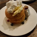 カフェ＆ブックス ビブリオテーク - チーズクリームパンケーキ
