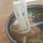 岡山屋 - 白くて、やや固めのうどんです