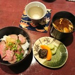 りょうりや 御旅屋 - ローストビーフ丼