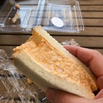 たまごや食堂やませ - カブリ付くと玉子がはみ出ます