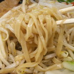 らーめん三昇 - コシのある平太麺。