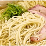 かしわぎ - スベスベっとした口当たりの麺。