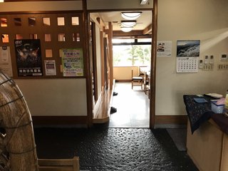 Hakusui - 店内入ると こんな感じ
                        右奥がカウンター席