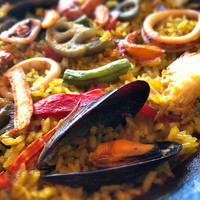 Bar Espanol LA BODEGA 大阪店 - スルメイカ・渡り蟹・レンコンのパエリャ