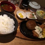 ほろほろ - 「A 鉄板ランチ ハンバーグと特大エビフライ」（980円）